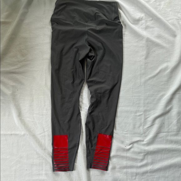 Nike Women’s Patriots Charcoal and Crimson Leggings - Picture 5 of 5
